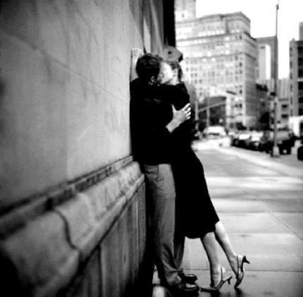 kiss-on-street